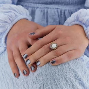 Nanis Reverse: Nanis White Australian Opal and Diamonds Gold Double Face Ring (Medium)