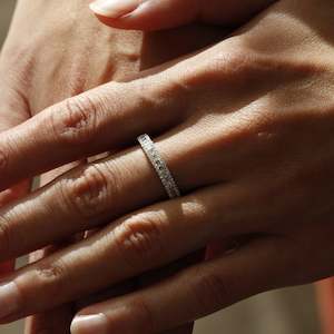 Tirisi Diamond Band set in 18k White Gold