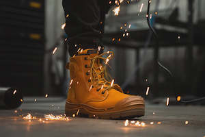 Work Boot: MU-A (Taurus work boot wheat/black) 124910500