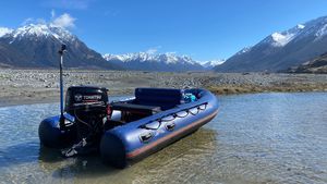 Frontpage: Extreme 38 Hull - Hull Only