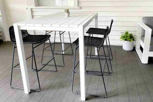 Bar Table sets: Dinner at Ours Range: 1.4 M White Outdoor Bar Table & 4 Rakino Bar Chairs - Outside Space