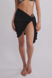 Plug Half Sarong - Plain Black