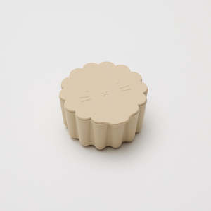 Silicone Tableware: Mini Lion Snack Box in Fawn