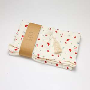 Organic Muslin Hooded Towels: Hooded Towel with Tassel - Sweet Pickings