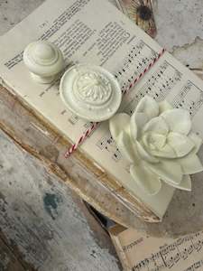 Whats New: Resin finials resin to paint Set of 3
