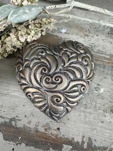 Home Gifts: Wall heart Swirls