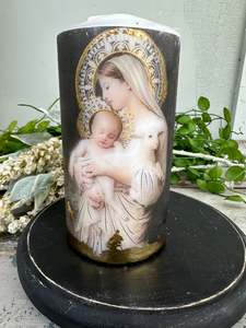 L' innocence Baby and Lamb Candle Small