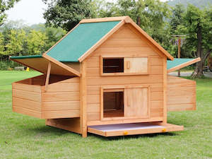 Wooden Chicken Coop: Chicken Coop with Nesting Box and Perch