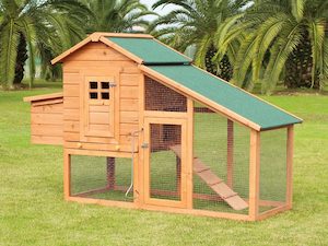 Wooden Chicken Coop: Chicken Coop