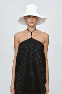 Under 100: Nonna Hat | Blanc