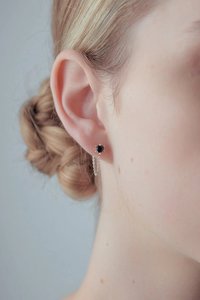 Cupid's Heart & Chain Studs | Silver Onyx