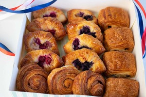 Products: Sweet Catering Box - Paneton Bakery