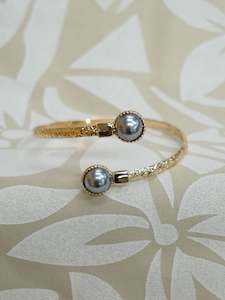 Island Necklaces: OLOA PEARL BANGLE