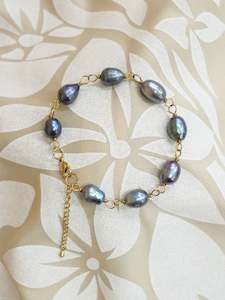 Island Necklaces: TALANI PEARL BRACELET