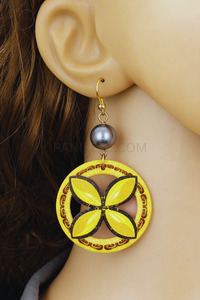 Panikeke Jewellery: LINA TAPA PEARL HOOPS