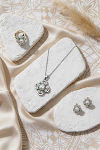 Island Necklaces: SOLOHE TAHITIAN 18K SILVER PEARL JEWELLERY SET