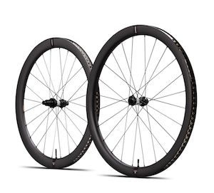 Wheels: Reserve 42|49 Turbulent Aero DT 180