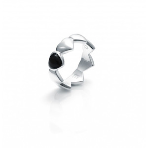 Jewellery: Band of Hearts Ring Onyx