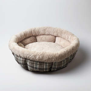 Home Essentials 1: Round Cat Bed