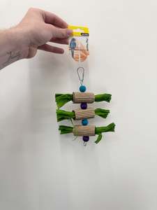 Birds: Avi one corrugated board with straw