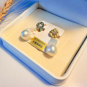 Pearl Stud Earring: Baroque Horseshoe Pearl Earrings