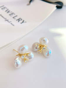 Pearl Stud Earring: Baroque Clover Shape Earrings