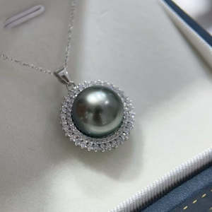 Pearl Pendant: Black Tahitian Pearl Sunflower Pendant