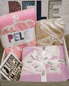Gifts: Pacific Embrace Gift Box