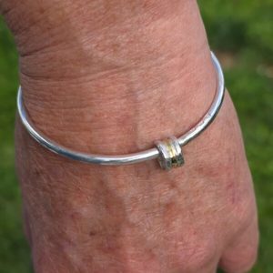 Roller bangle, 3mm silver with silver and 18ct gold. Internal diameter 62mm - Pe&hellip;