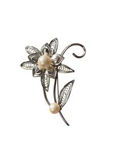 SILVER PEARL BROOCH