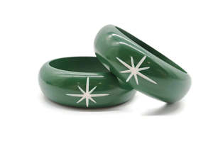 Halloween: WIDE DARK GREEN CARVE STARBURST BANGLE