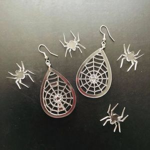 Halloween: CLEAR SPIDERWEB EARRINGS