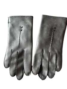 Gloves: BLACK LEATHER DRIVING GLOVES