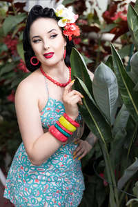Jewellery 1: Hibiscus narrow carve duchess bangle