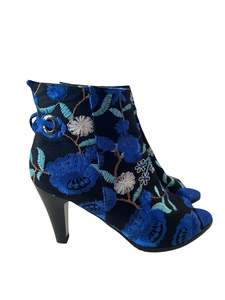 Rewind Shoes: MAHER BLUE EMBROIDERED BOOTS | 39