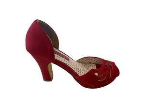 Rewind Shoes: BAIT RED PEEP TOE HEELS | 6