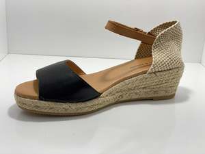 D J: Suzy Wedge
