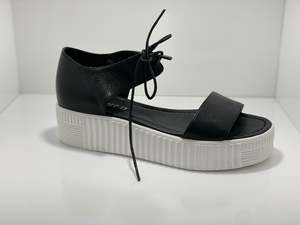 Silent D: Lento Sandal