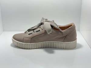 Eos: Jovi Casual Sneaker - Zip & Big Lace