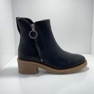 Eos: Corbeau Leather Boot with Outside Zip EOS