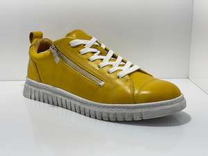 Eos: Clarence Casual - Zip & Lace