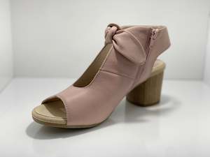 Enya Stegmann Leather Shoe with Bow & Zip