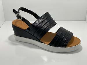 Stegma: Ebony Sandal with Buckle