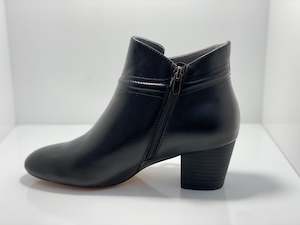 Chelsea Boot with Zip Isabella