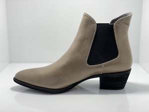 Isabella: Bilbao Pull on Twin Elastic Gusset Leather Boot Isabella