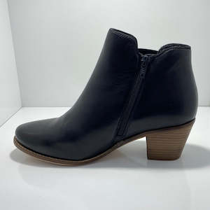 Ankle Boots: Pam Leather Inside Zip Le Sansa