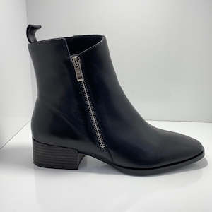 Kendra Leather Outside Zip EOS