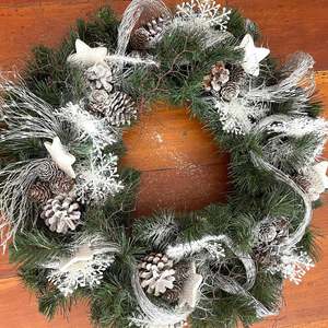 Christmas 1: Large Christmas Wreath - White Snowflake
