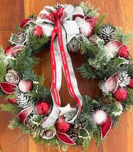Christmas 1: Large Christmas Wreath - Red Bauble