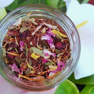 Products: Heart of A Lion Herbal Tea - Persephone Potions